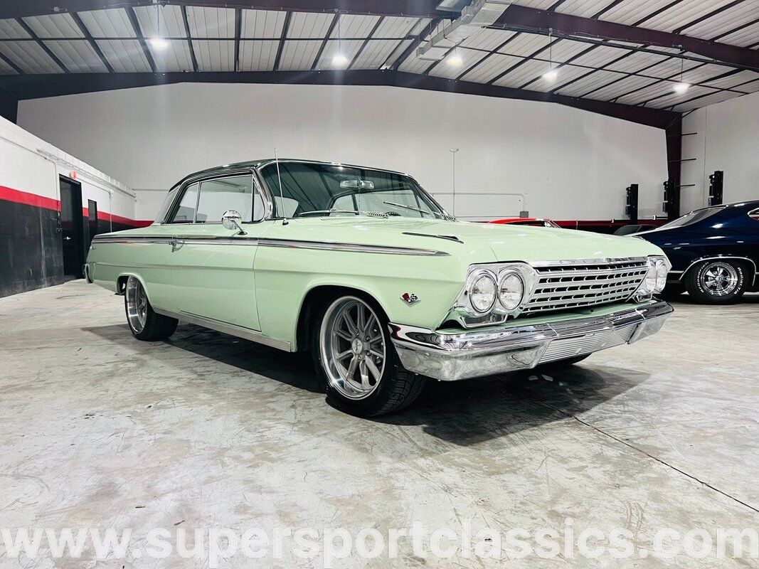 Chevrolet-Impala-Coupe-1962-Green-Green-0-1