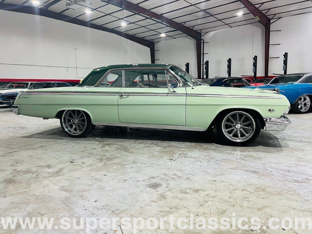 Chevrolet-Impala-Coupe-1962-Green-Green-0-2