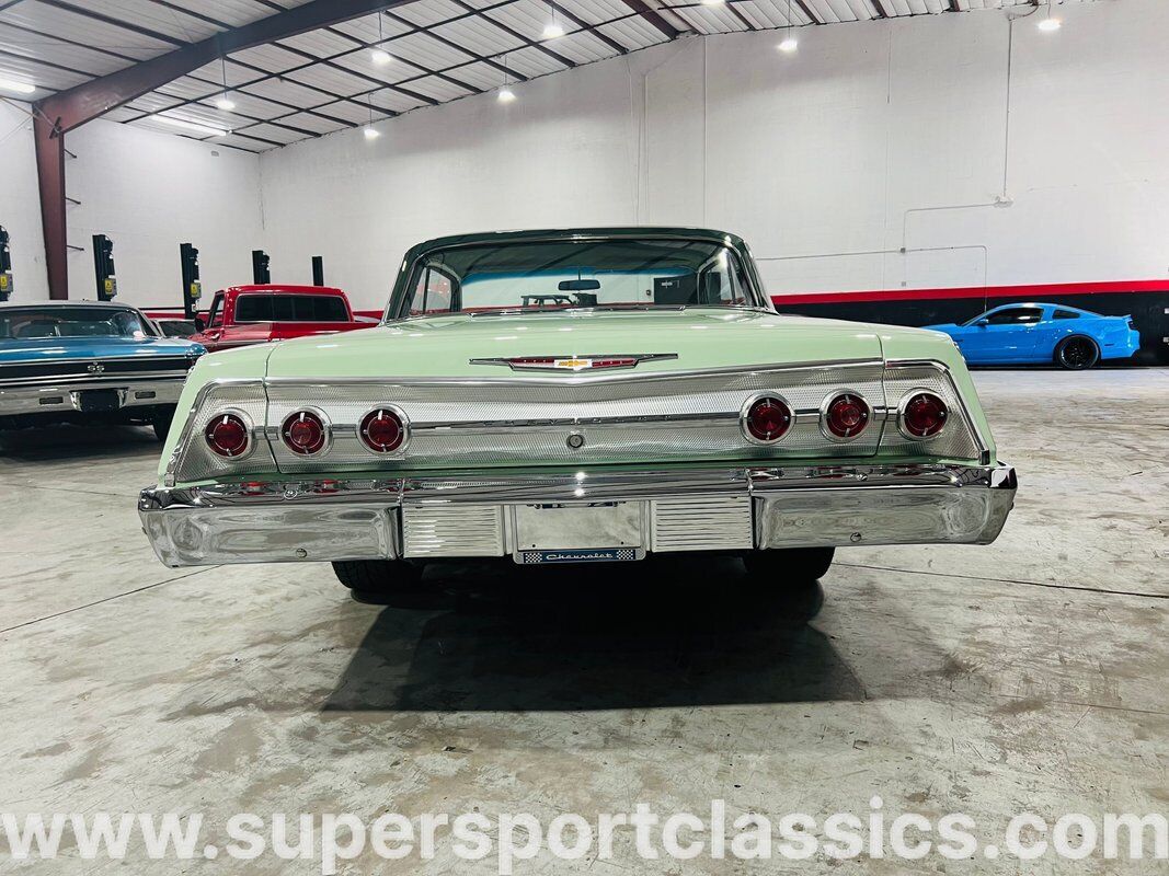 Chevrolet-Impala-Coupe-1962-Green-Green-0-4