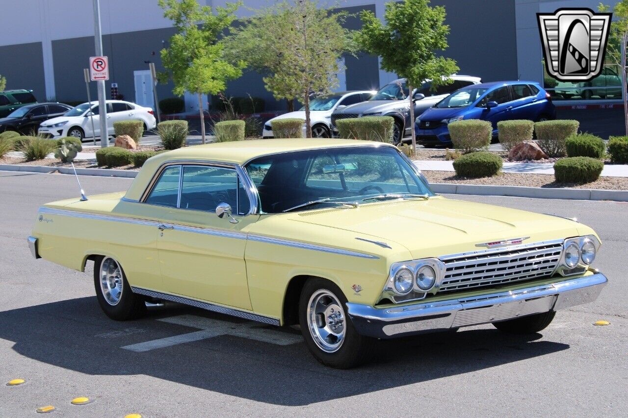 Chevrolet-Impala-Coupe-1962-Yellow-Black-43388-10