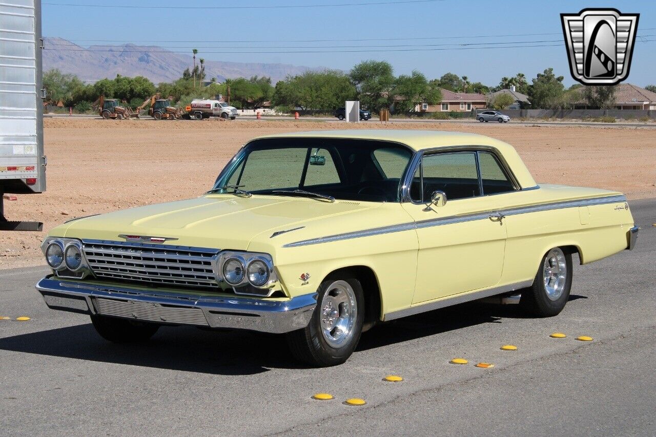 Chevrolet-Impala-Coupe-1962-Yellow-Black-43388-11