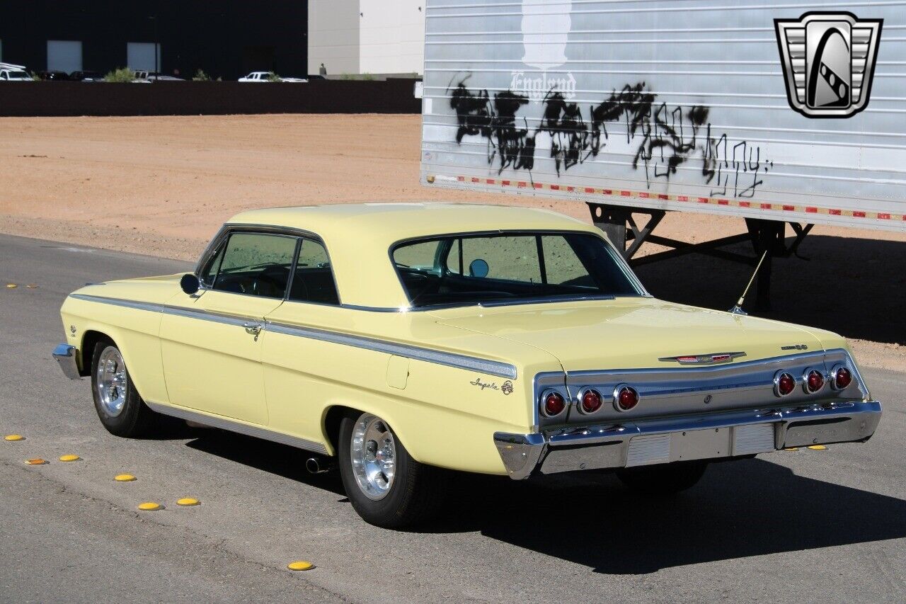 Chevrolet-Impala-Coupe-1962-Yellow-Black-43388-6