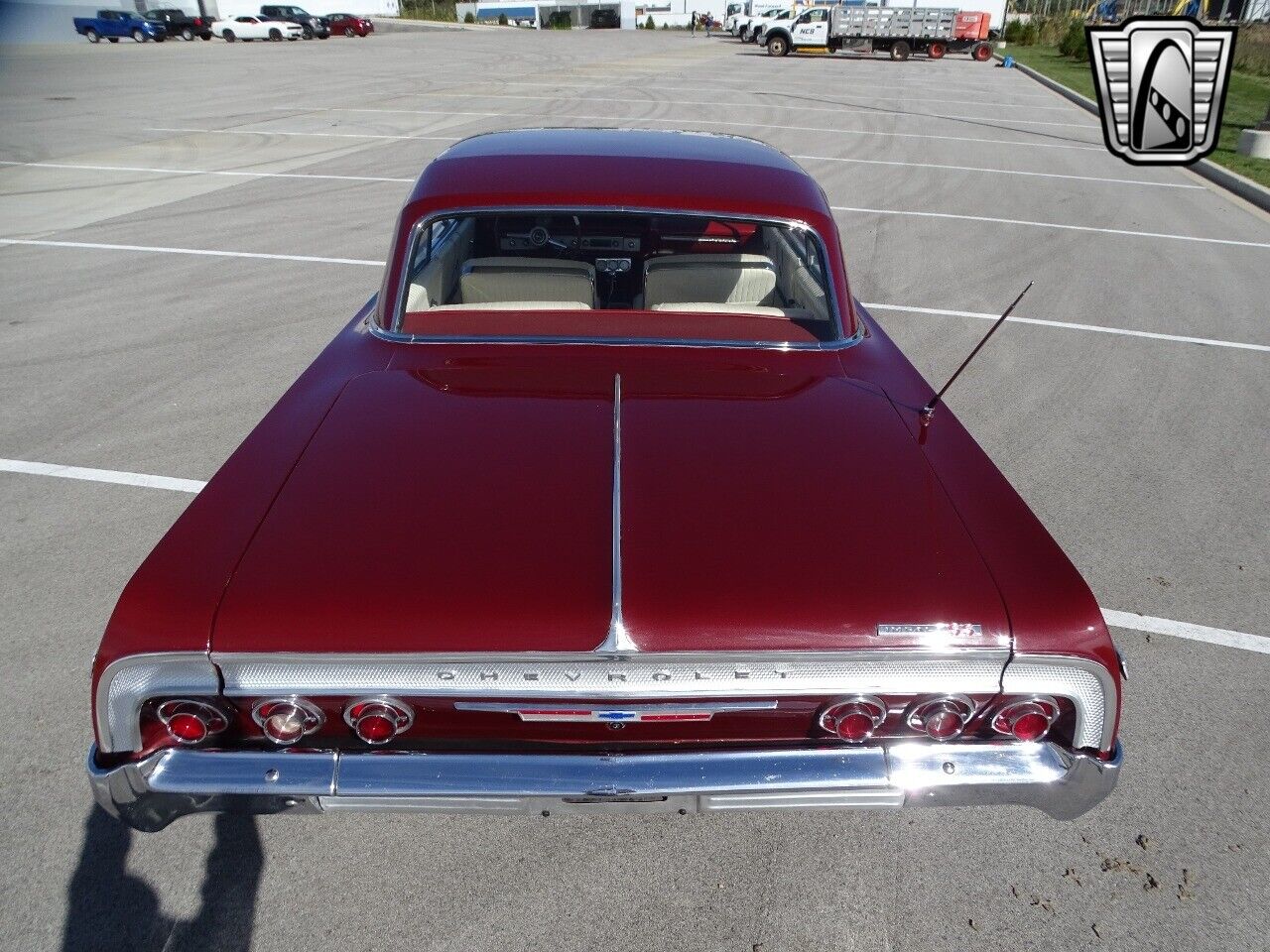 Chevrolet-Impala-Coupe-1964-Burgandy-White-104137-6