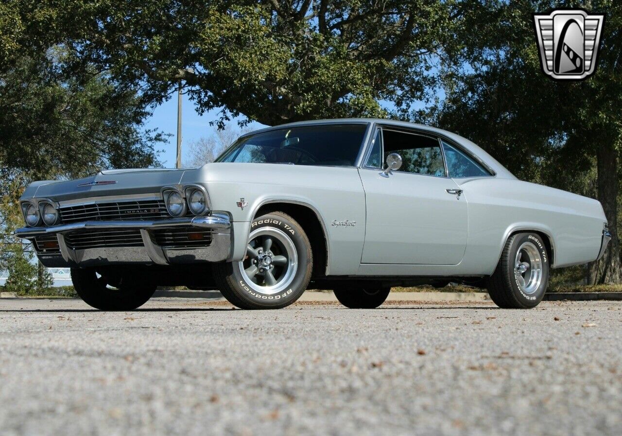 Chevrolet-Impala-Coupe-1965-Silver-Black-53181-2