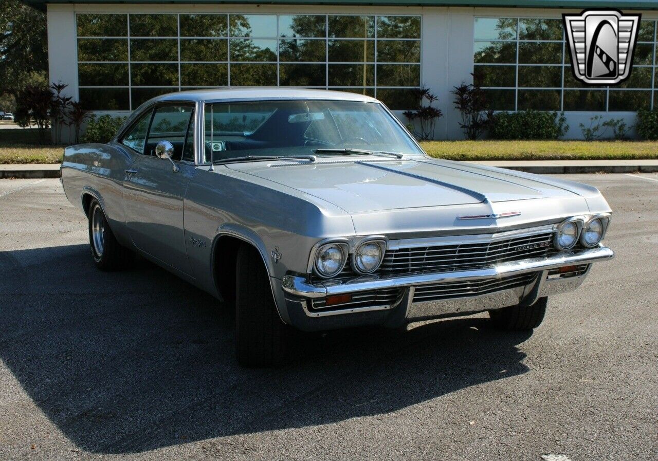 Chevrolet-Impala-Coupe-1965-Silver-Black-53181-3