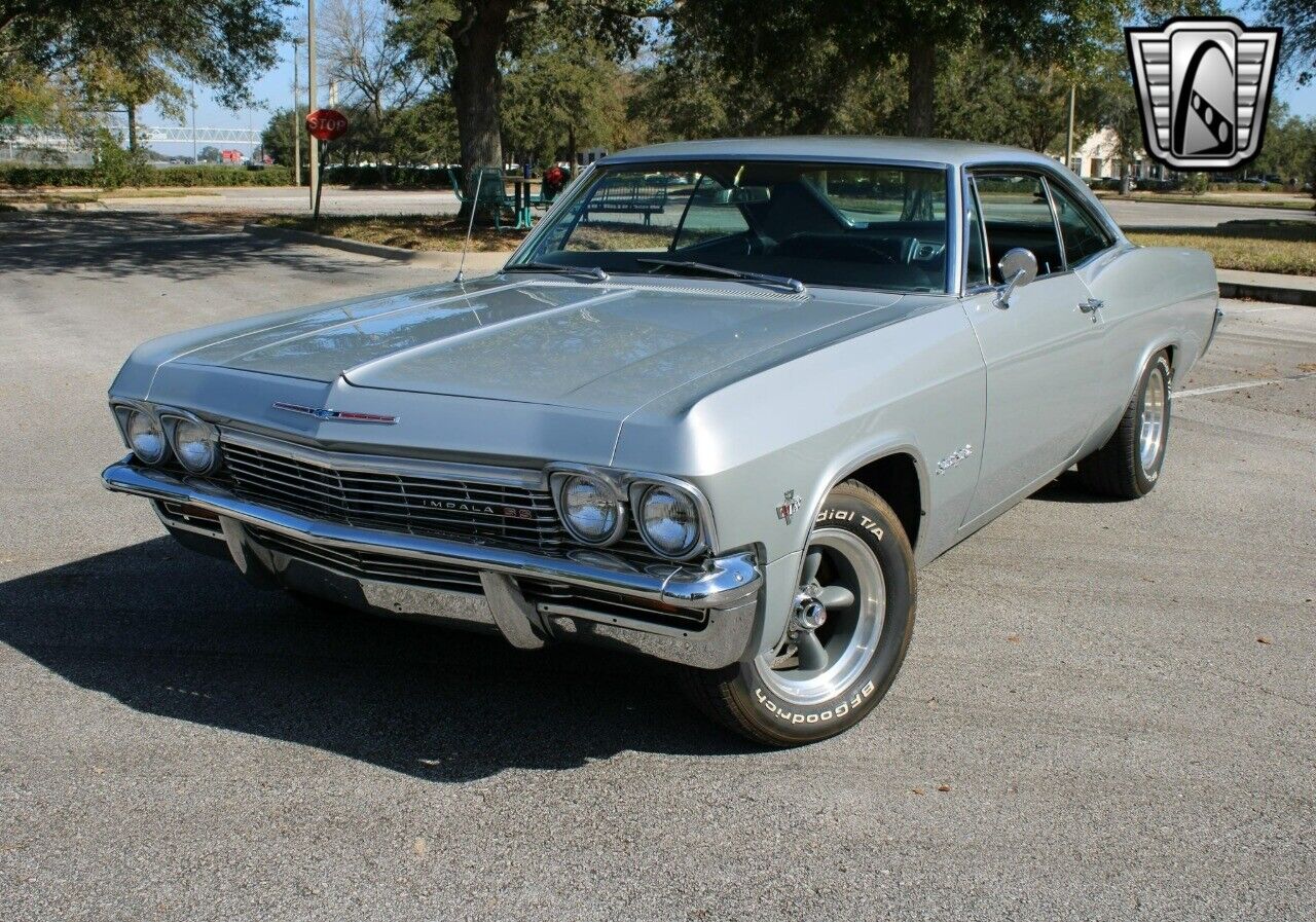 Chevrolet-Impala-Coupe-1965-Silver-Black-53181-4