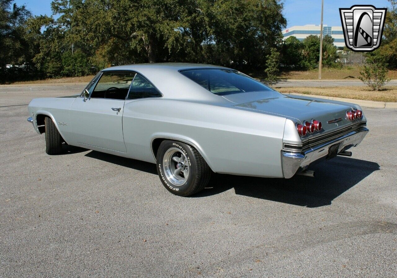 Chevrolet-Impala-Coupe-1965-Silver-Black-53181-5