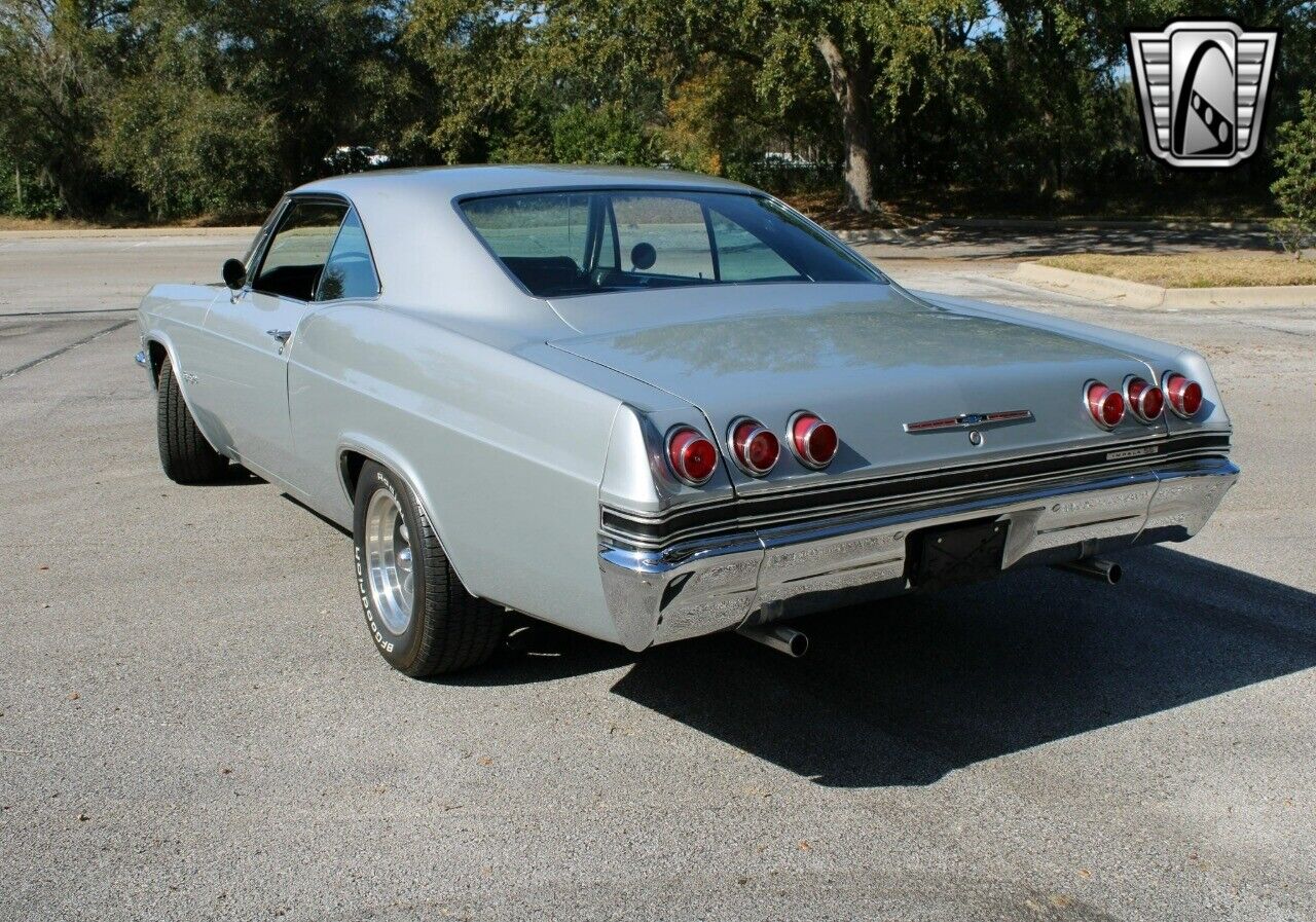 Chevrolet-Impala-Coupe-1965-Silver-Black-53181-6