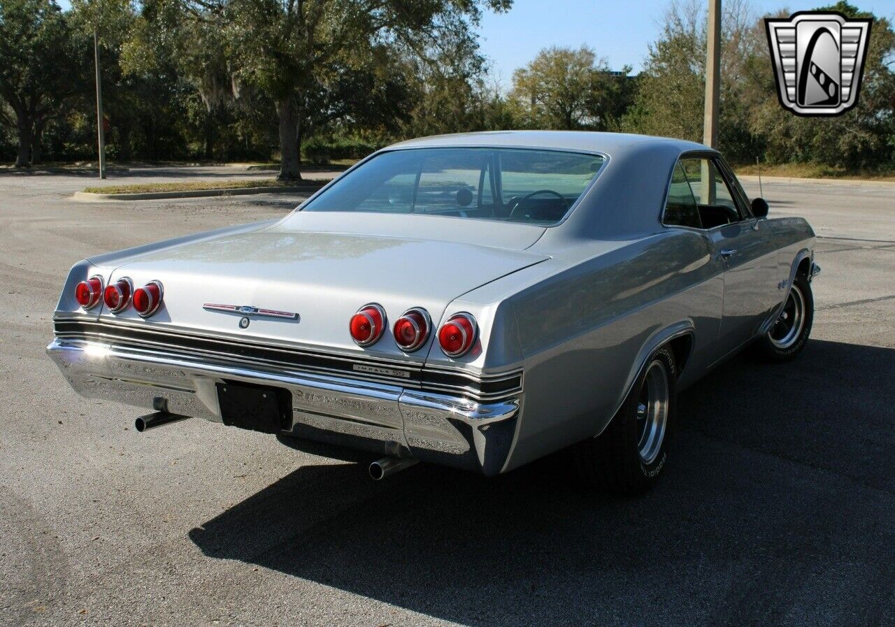 Chevrolet-Impala-Coupe-1965-Silver-Black-53181-7