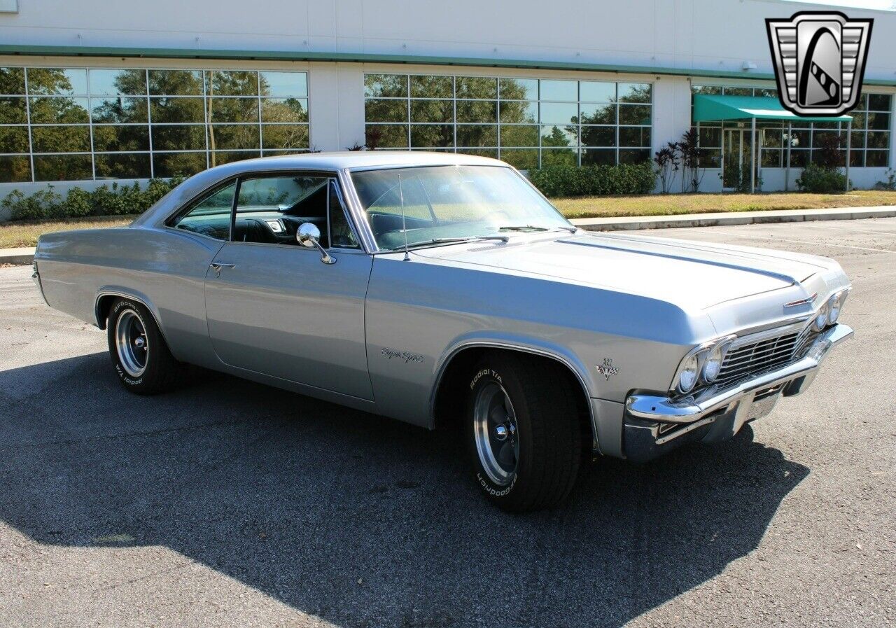 Chevrolet-Impala-Coupe-1965-Silver-Black-53181-8