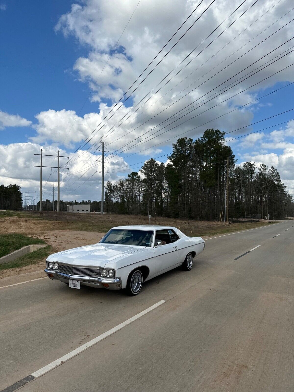 Chevrolet-Impala-Coupe-1970-White-Black-160934-3