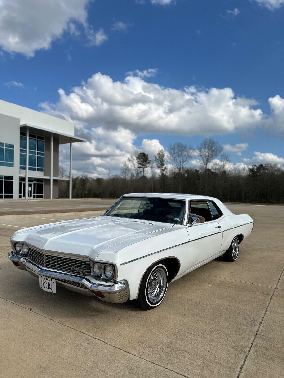 Chevrolet-Impala-Coupe-1970-White-Black-160934-4