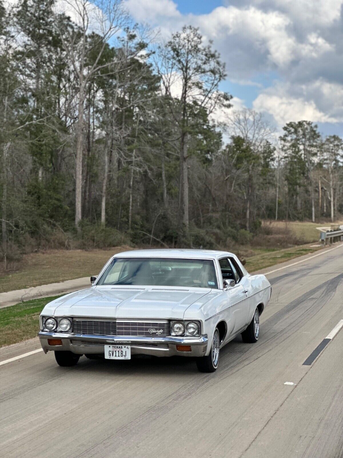 Chevrolet-Impala-Coupe-1970-White-Black-160934-6