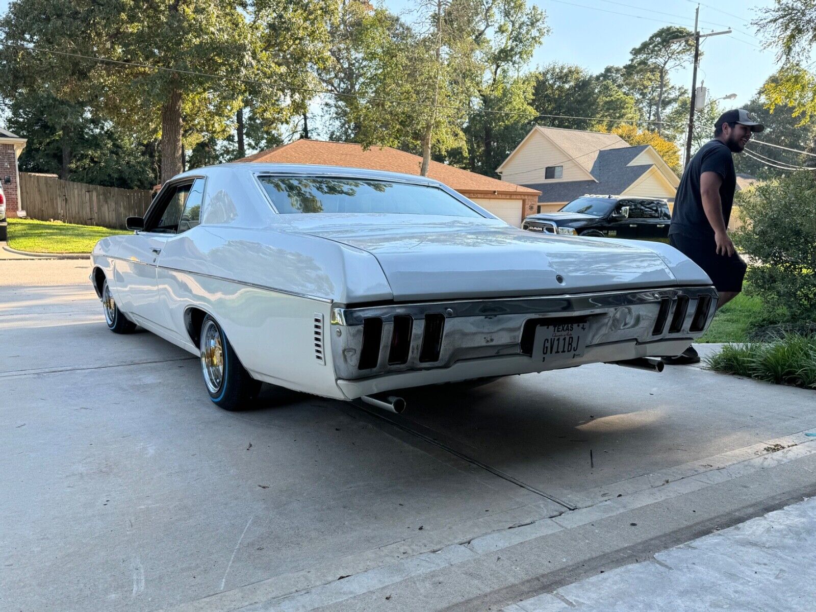 Chevrolet-Impala-Coupe-1970-White-Black-160934-8