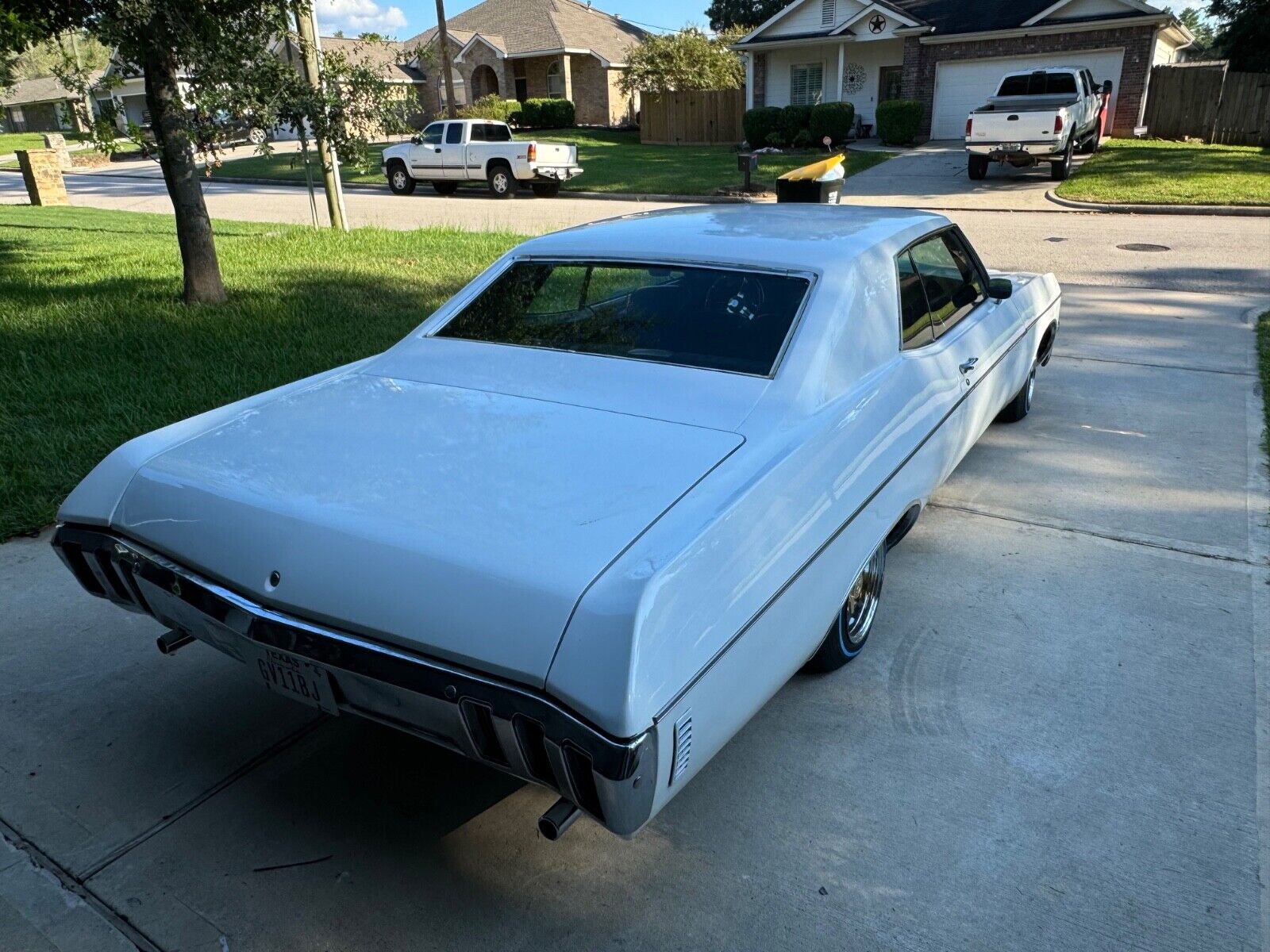 Chevrolet-Impala-Coupe-1970-White-Black-160934-9