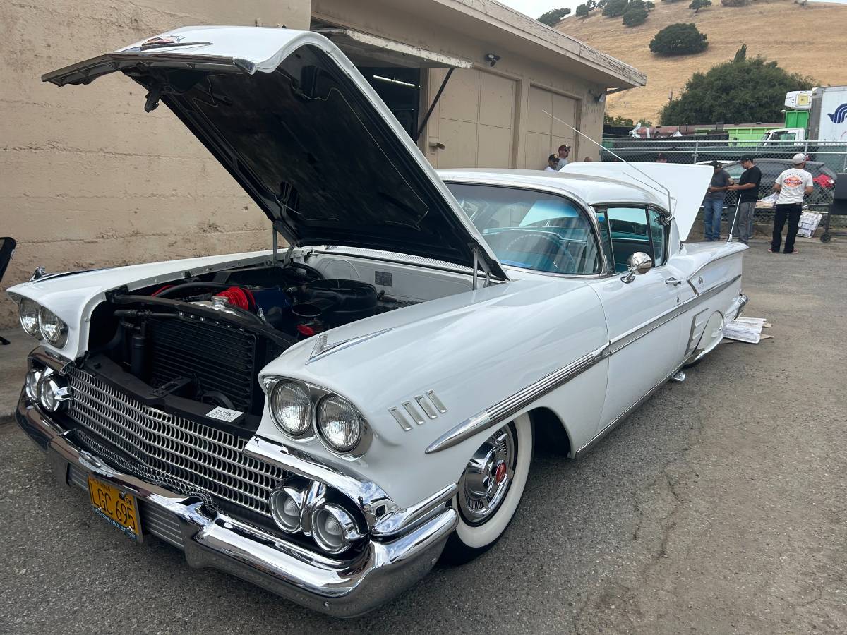 Chevrolet-Impala-coupe-1958-white-222089-1