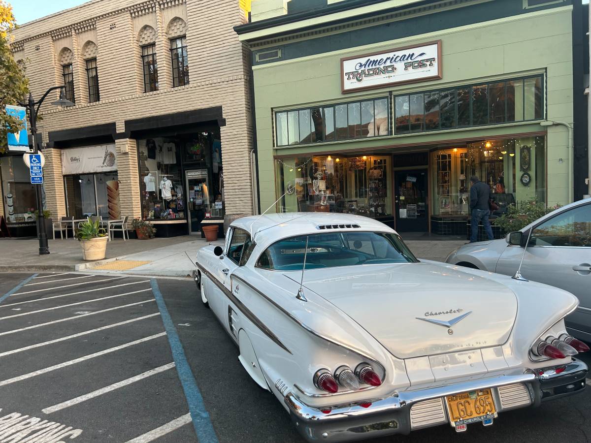 Chevrolet-Impala-coupe-1958-white-222089-8