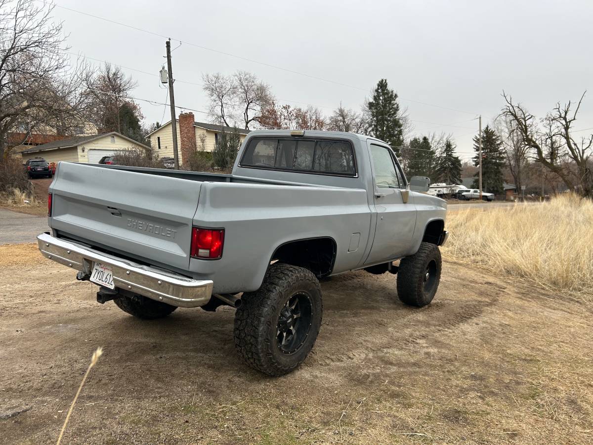 Chevrolet-K10-4x4-1984-140013-2