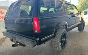 Chevrolet-K2500-suburban-1995-black-209214-4