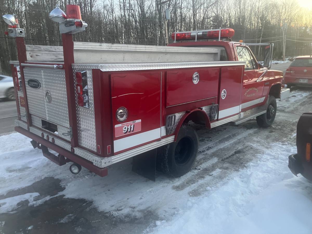 Chevrolet-K30-1982-red-21250-3