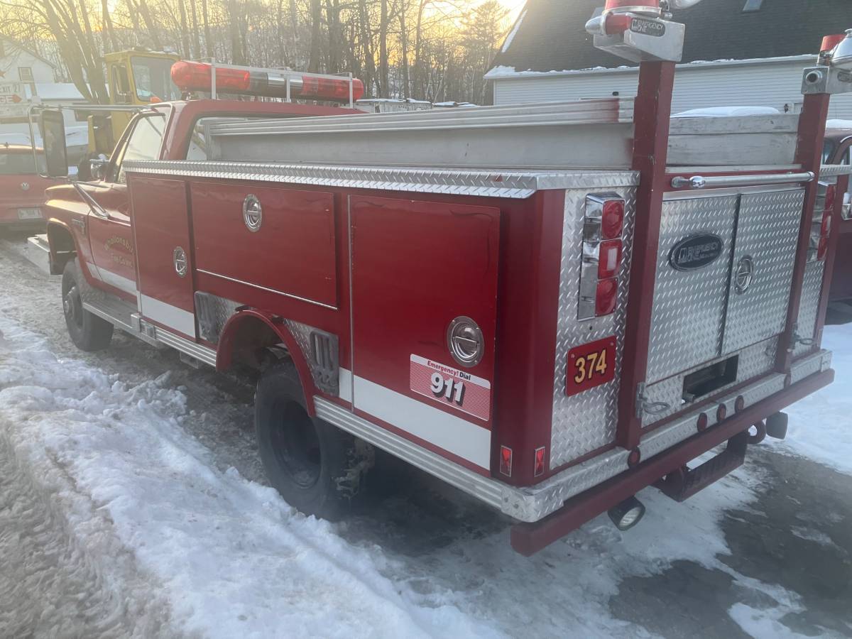 Chevrolet-K30-1982-red-21250-4