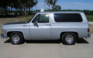 Chevrolet-K5-blazer-1977-silver-156106-3