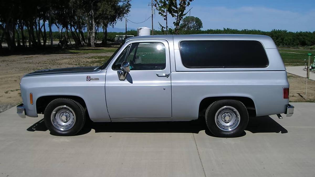 Chevrolet-K5-blazer-1977-silver-156106-3