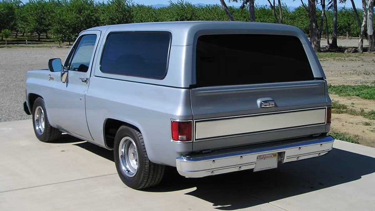 Chevrolet-K5-blazer-1977-silver-156106-4