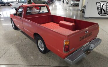 Chevrolet-LUV-1981-Red-Tan-102837-4