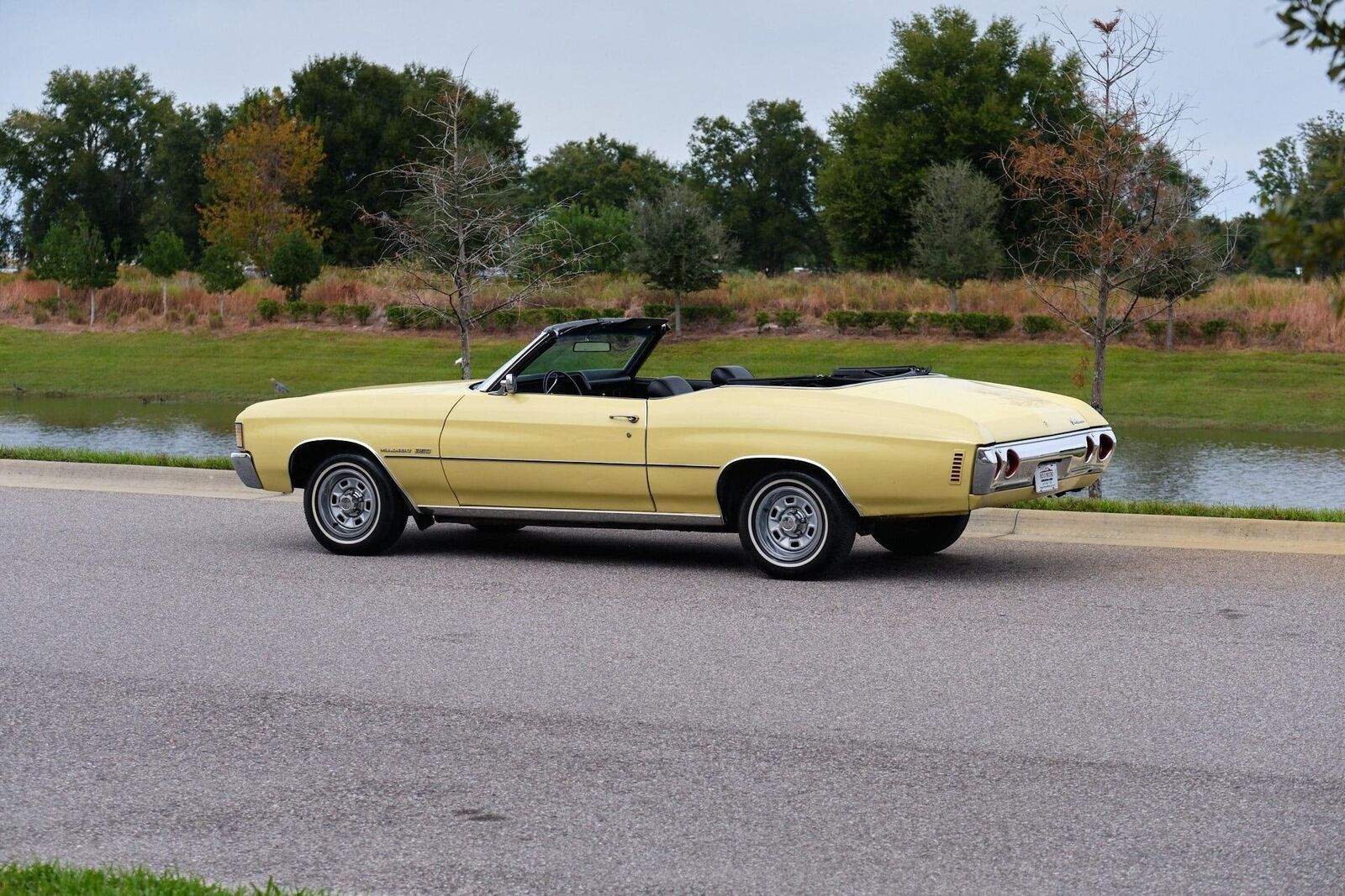 Chevrolet-Malibu-1972-Yellow-Black-158454-3