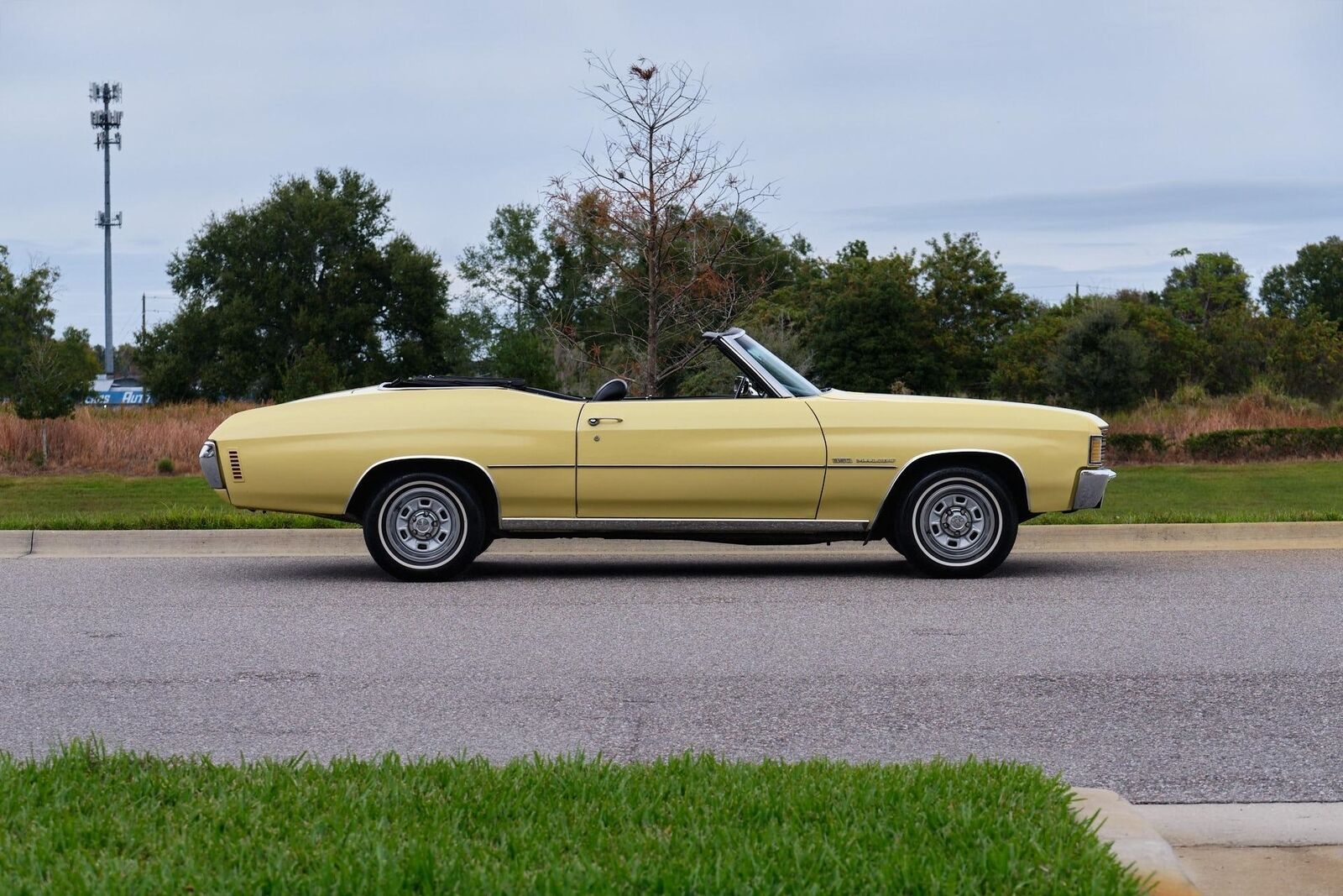 Chevrolet-Malibu-1972-Yellow-Black-158454-6