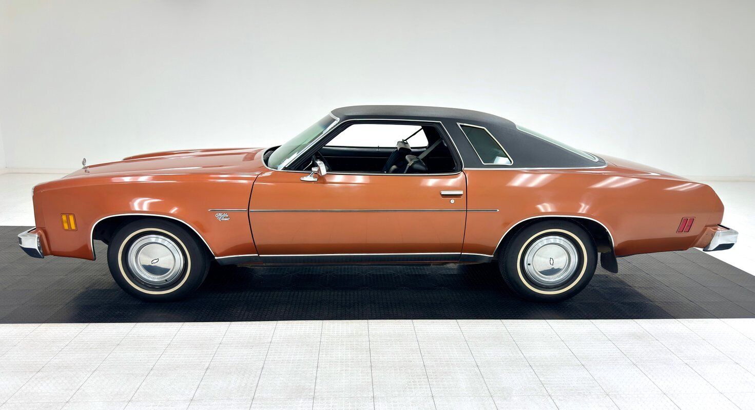 Chevrolet-Malibu-1975-Orange-Black-48947-1