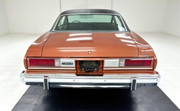 Chevrolet-Malibu-1975-Orange-Black-48947-3