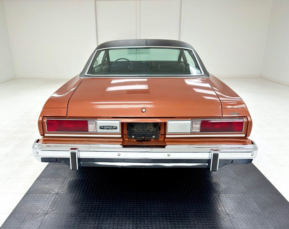 Chevrolet-Malibu-1975-Orange-Black-48947-3