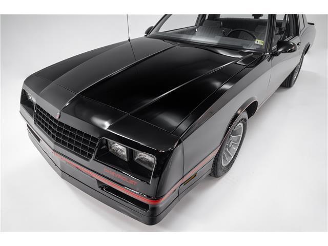 Chevrolet-Monte-Carlo-1987-Black-Gray-8436-10