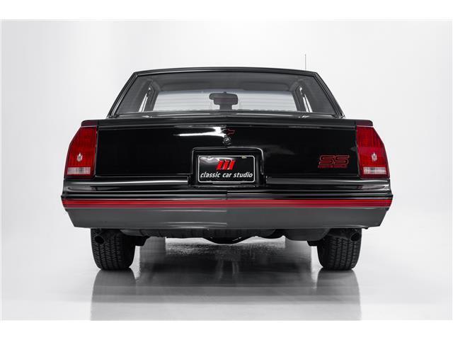 Chevrolet-Monte-Carlo-1987-Black-Gray-8436-32