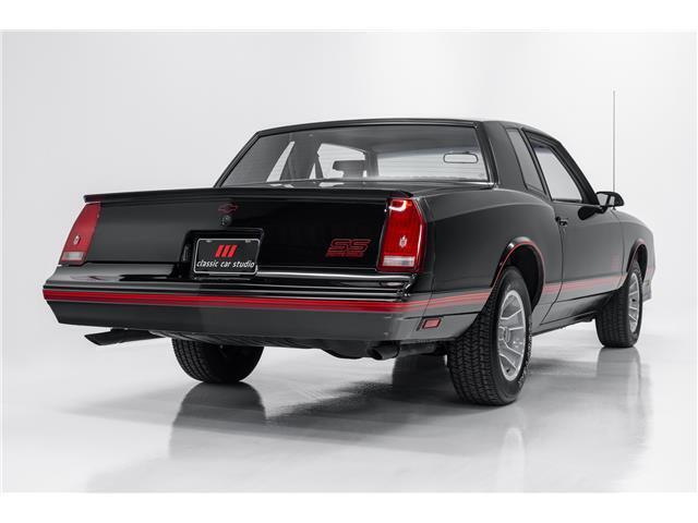 Chevrolet-Monte-Carlo-1987-Black-Gray-8436-34