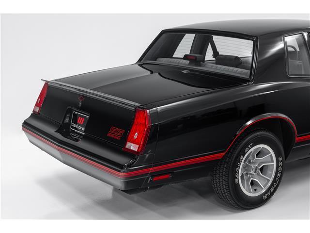 Chevrolet-Monte-Carlo-1987-Black-Gray-8436-36