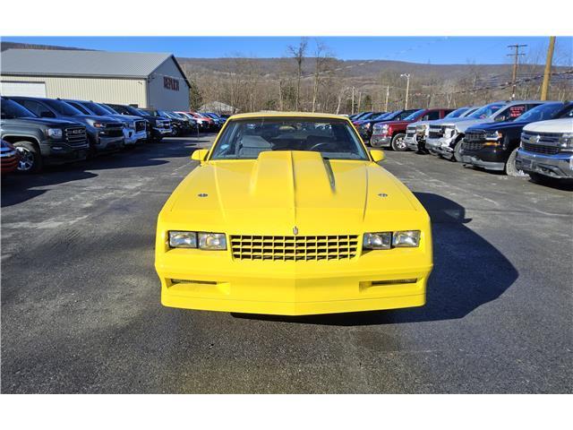 Chevrolet-Monte-Carlo-1987-Yellow-Gray-160094-1