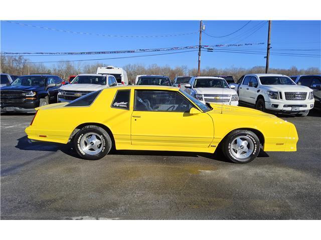 Chevrolet-Monte-Carlo-1987-Yellow-Gray-160094-3