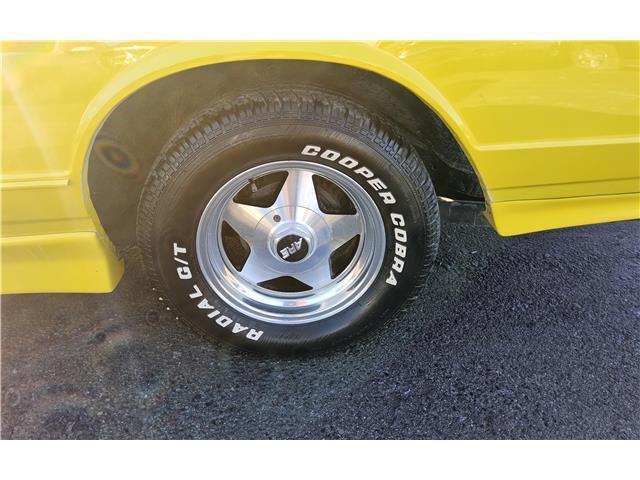 Chevrolet-Monte-Carlo-1987-Yellow-Gray-160094-8