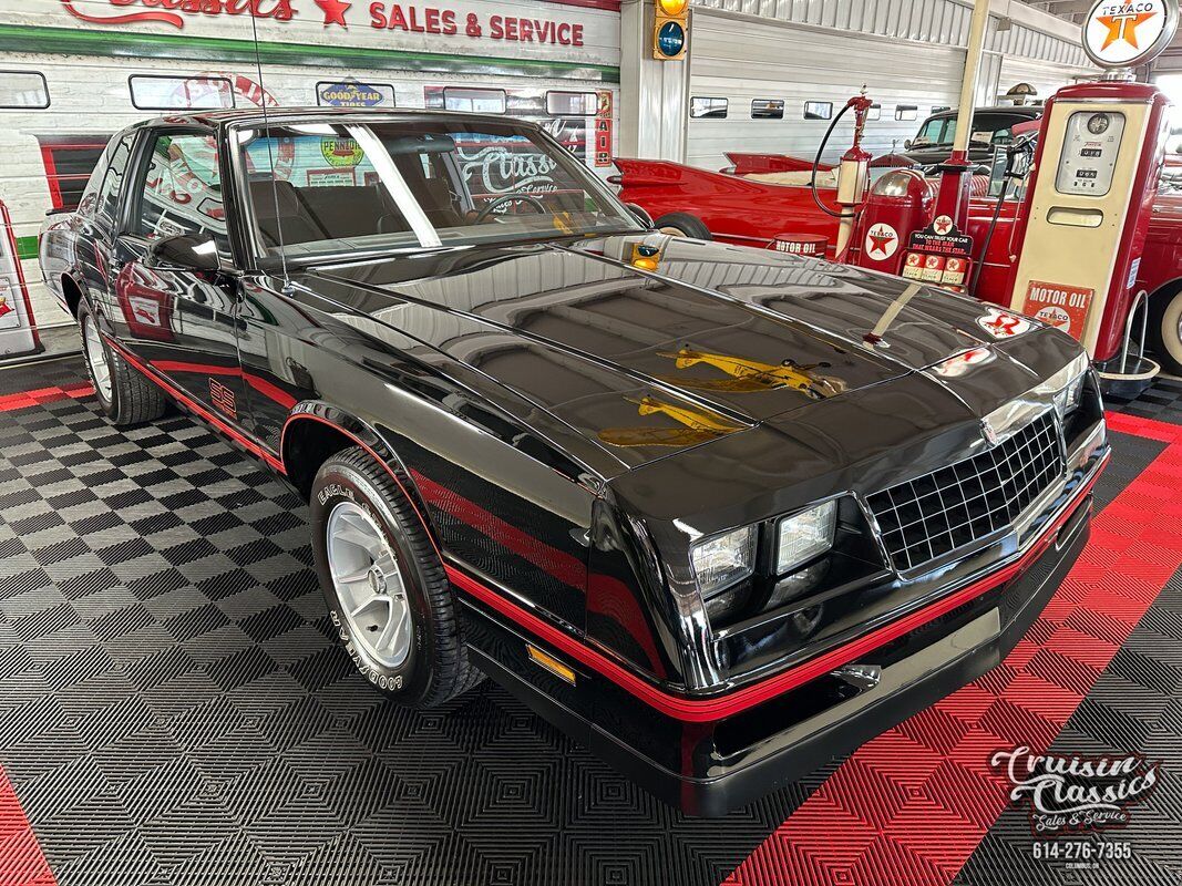 Chevrolet-Monte-Carlo-1988-Black-Maroon-7556-1