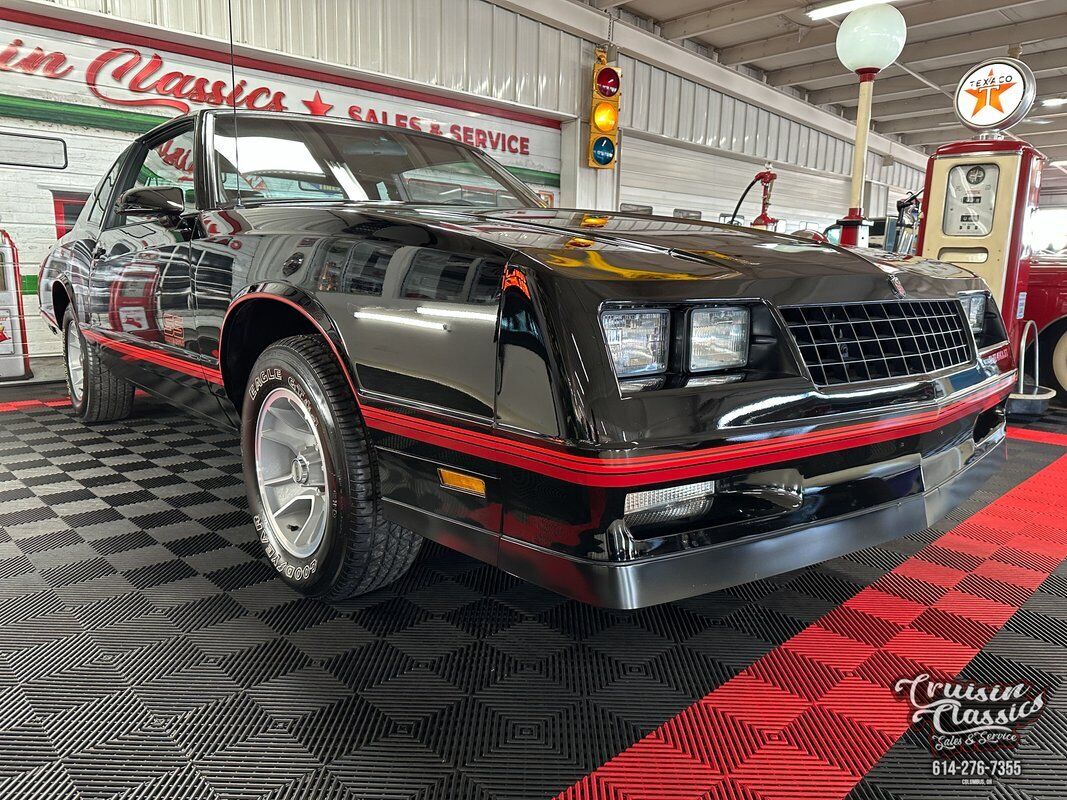 Chevrolet-Monte-Carlo-1988-Black-Maroon-7556-2