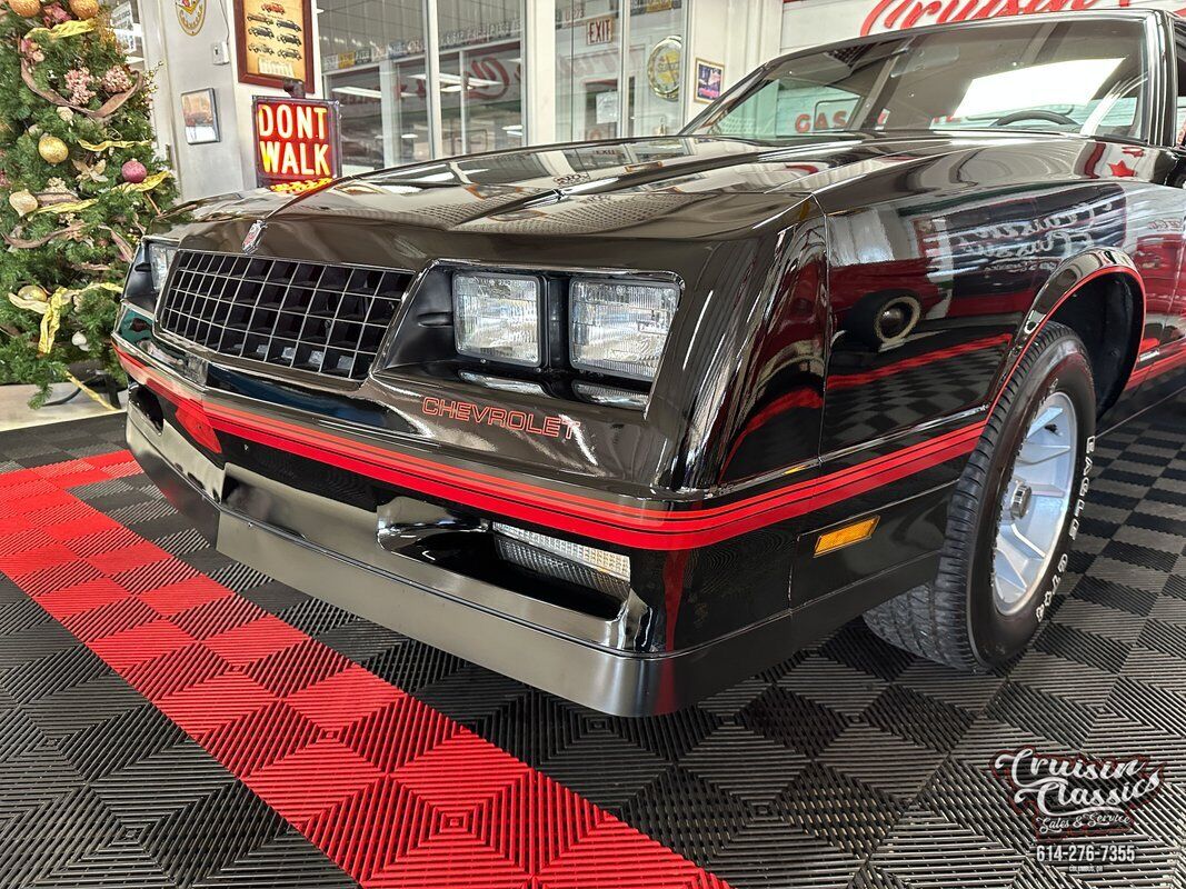 Chevrolet-Monte-Carlo-1988-Black-Maroon-7556-8