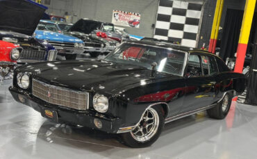 Chevrolet-Monte-Carlo-Coupe-1970-Black-Black-99977-3