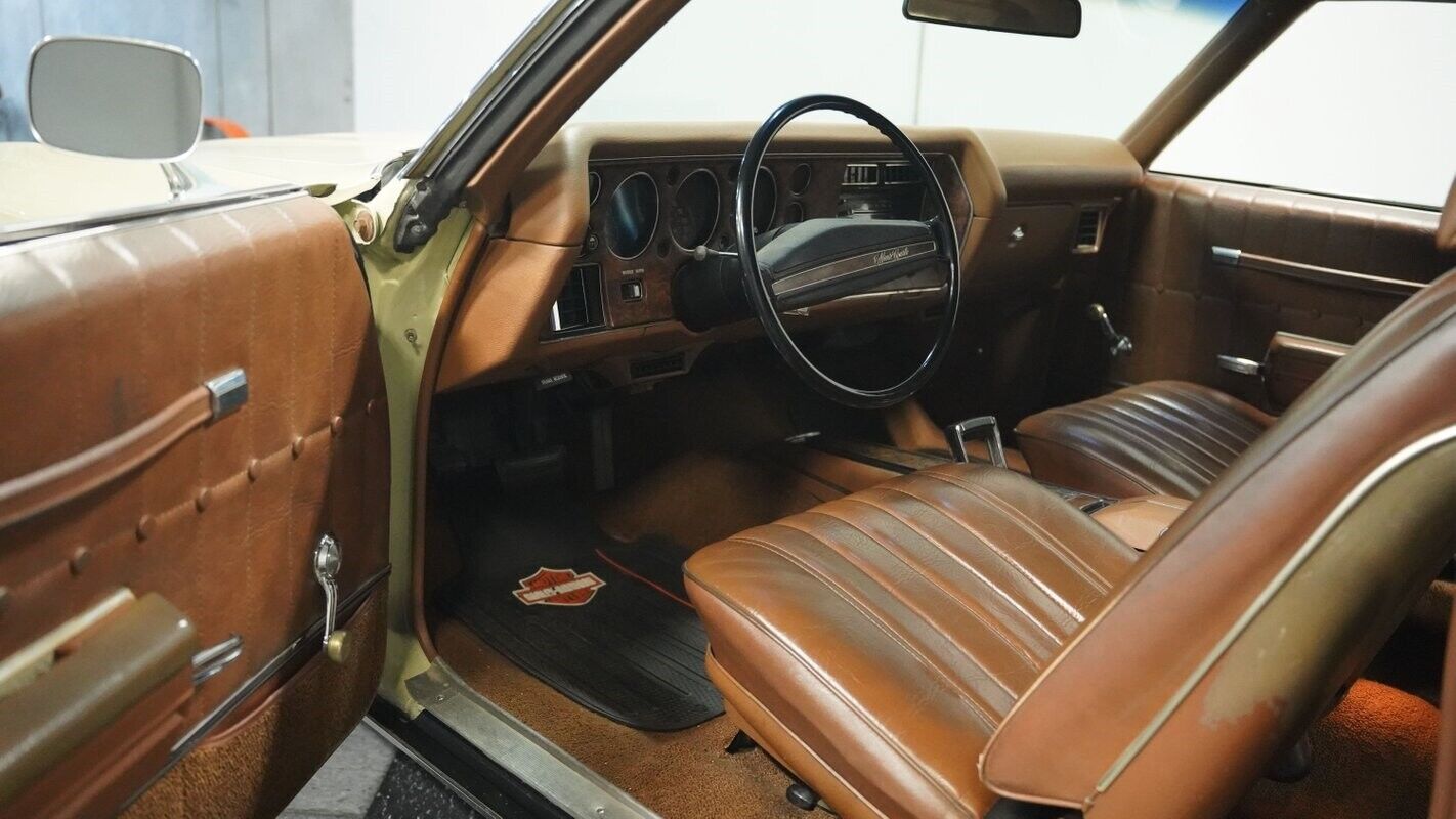 Chevrolet-Monte-Carlo-Coupe-1972-Tan-Saddle-124241-4