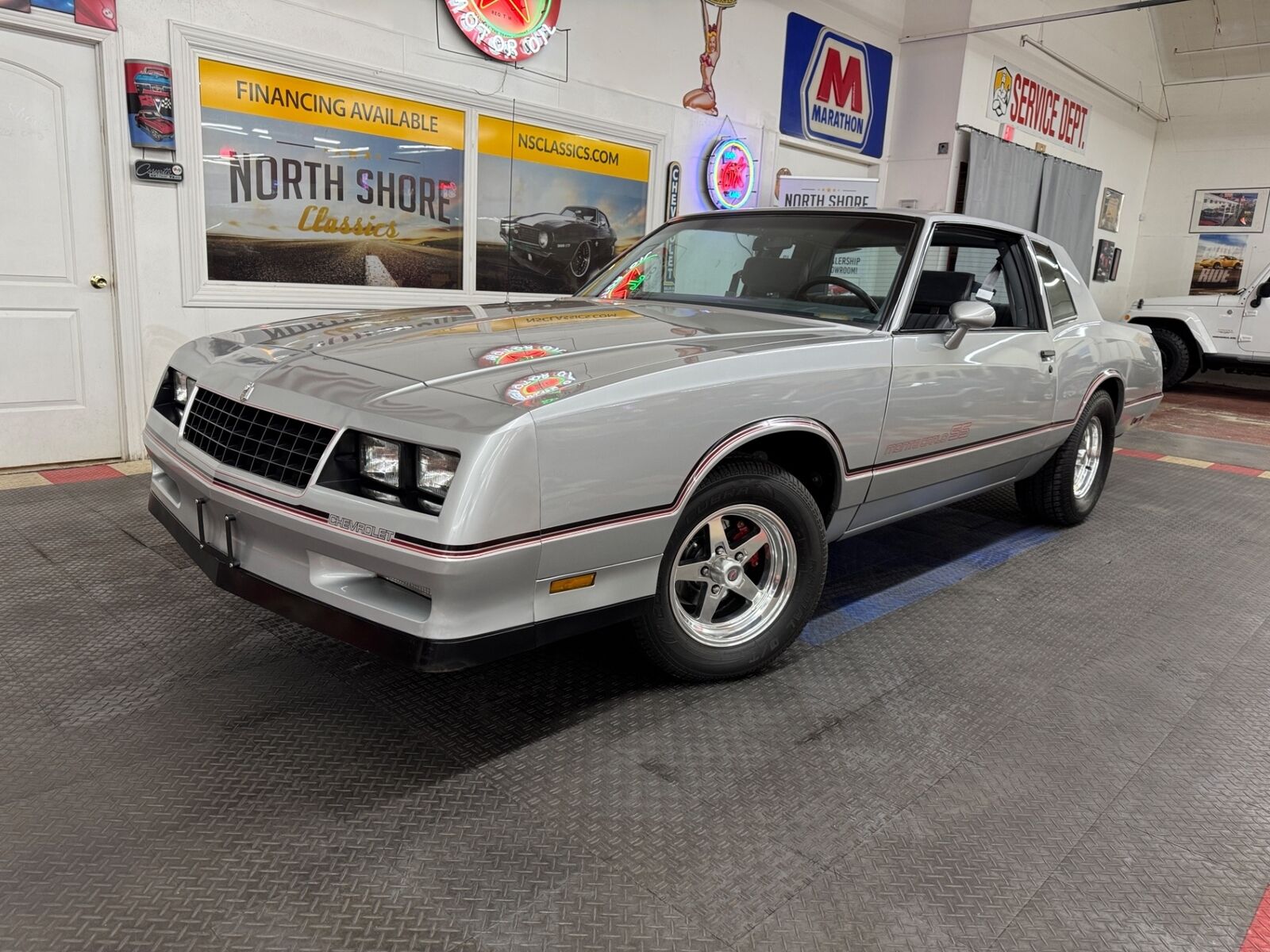 Chevrolet-Monte-Carlo-Coupe-1985-Silver-Gray-104607-1