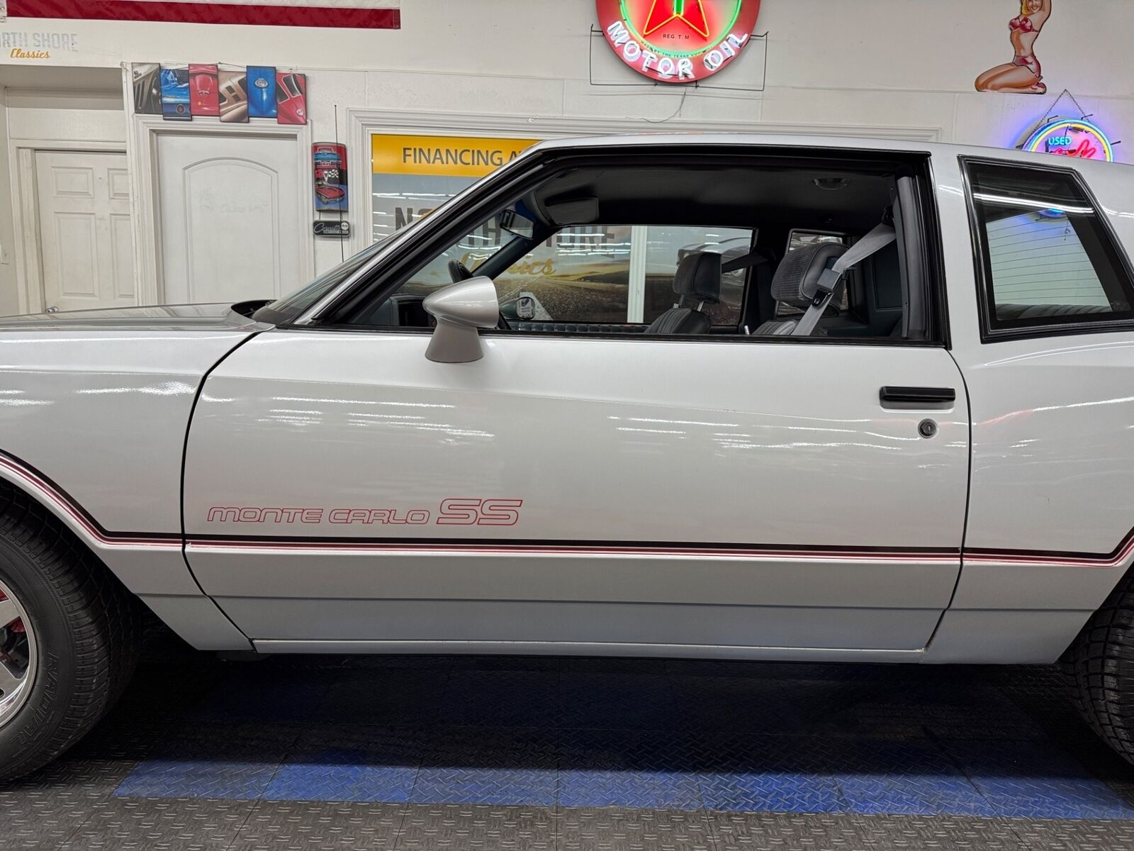 Chevrolet-Monte-Carlo-Coupe-1985-Silver-Gray-104607-17