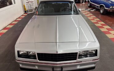 Chevrolet-Monte-Carlo-Coupe-1985-Silver-Gray-104607-4