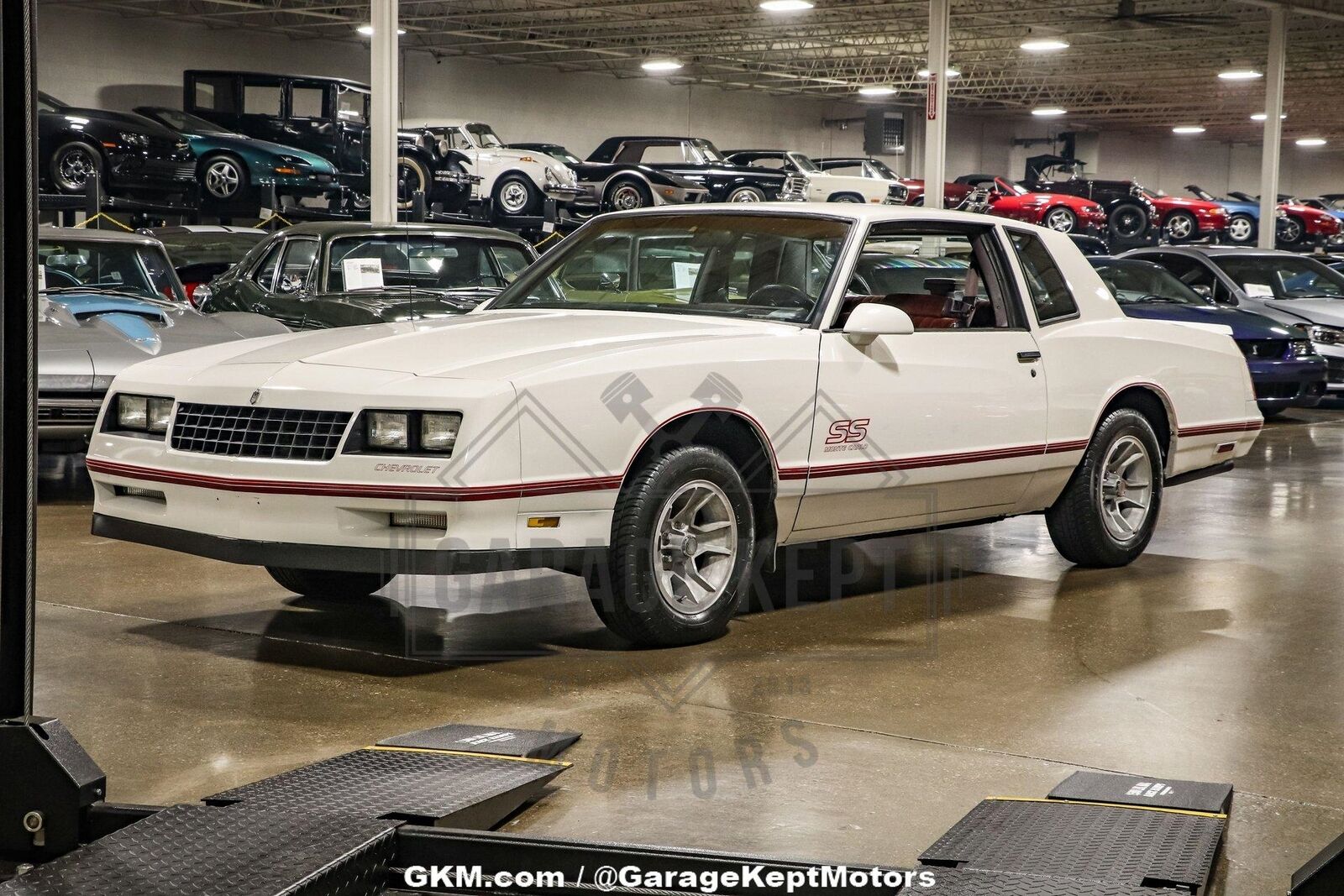 Chevrolet-Monte-Carlo-Coupe-1987-White-Red-177730-7